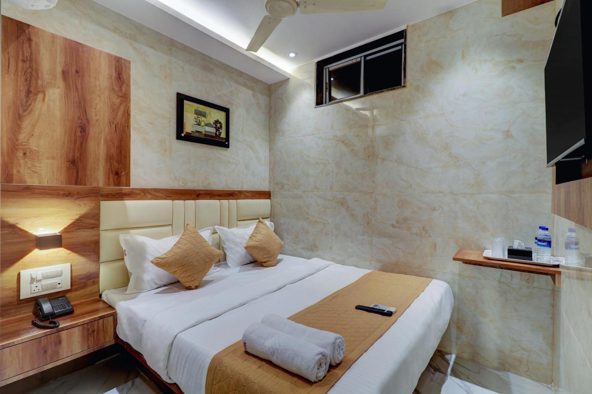 Hotel Omega Mumbai  Buitenkant foto