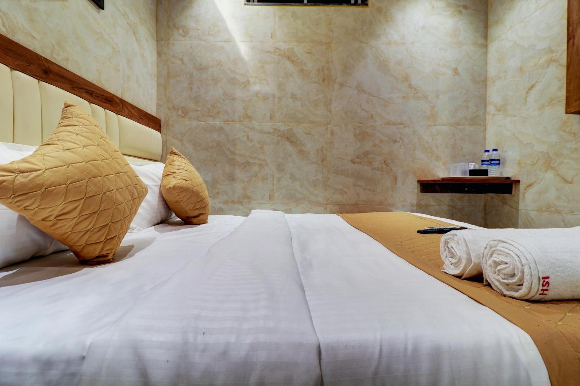 Hotel Omega Mumbai  Buitenkant foto